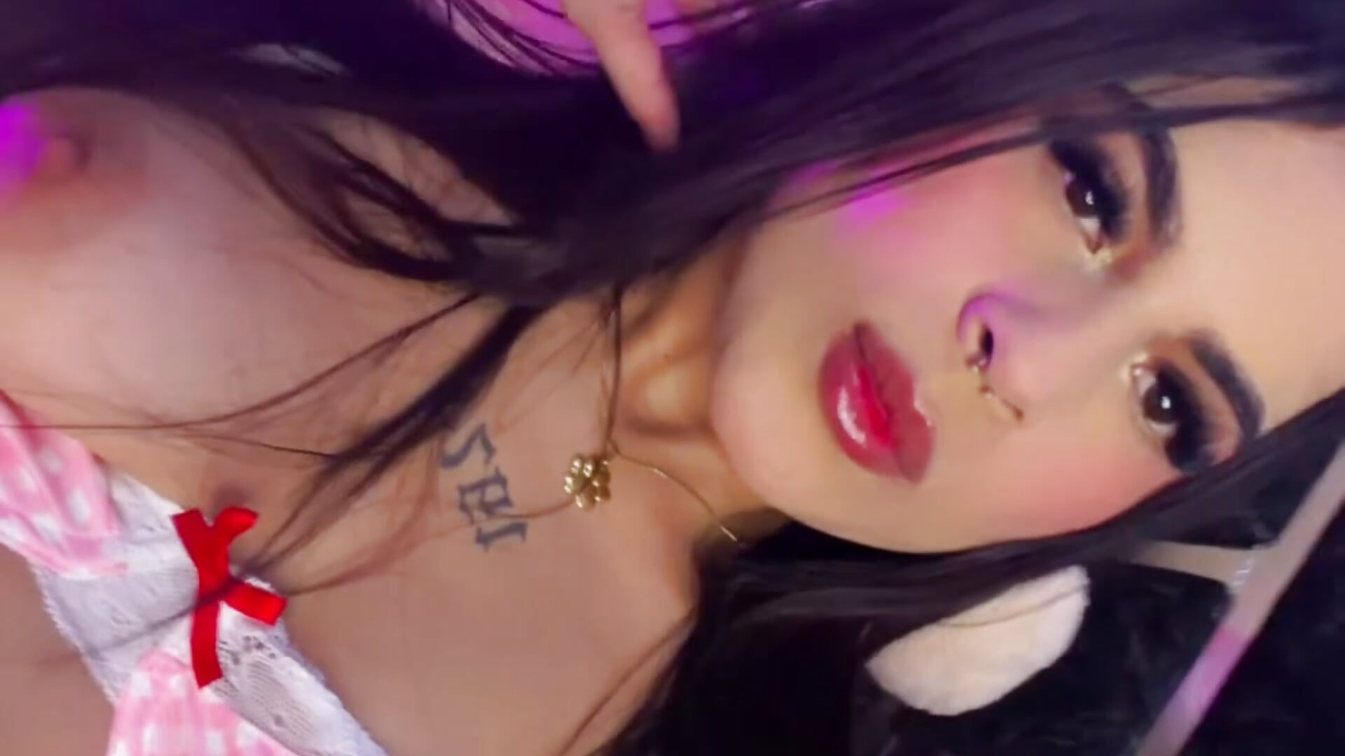 🌸 - відео від вебкаммоделі Saray-Kaia