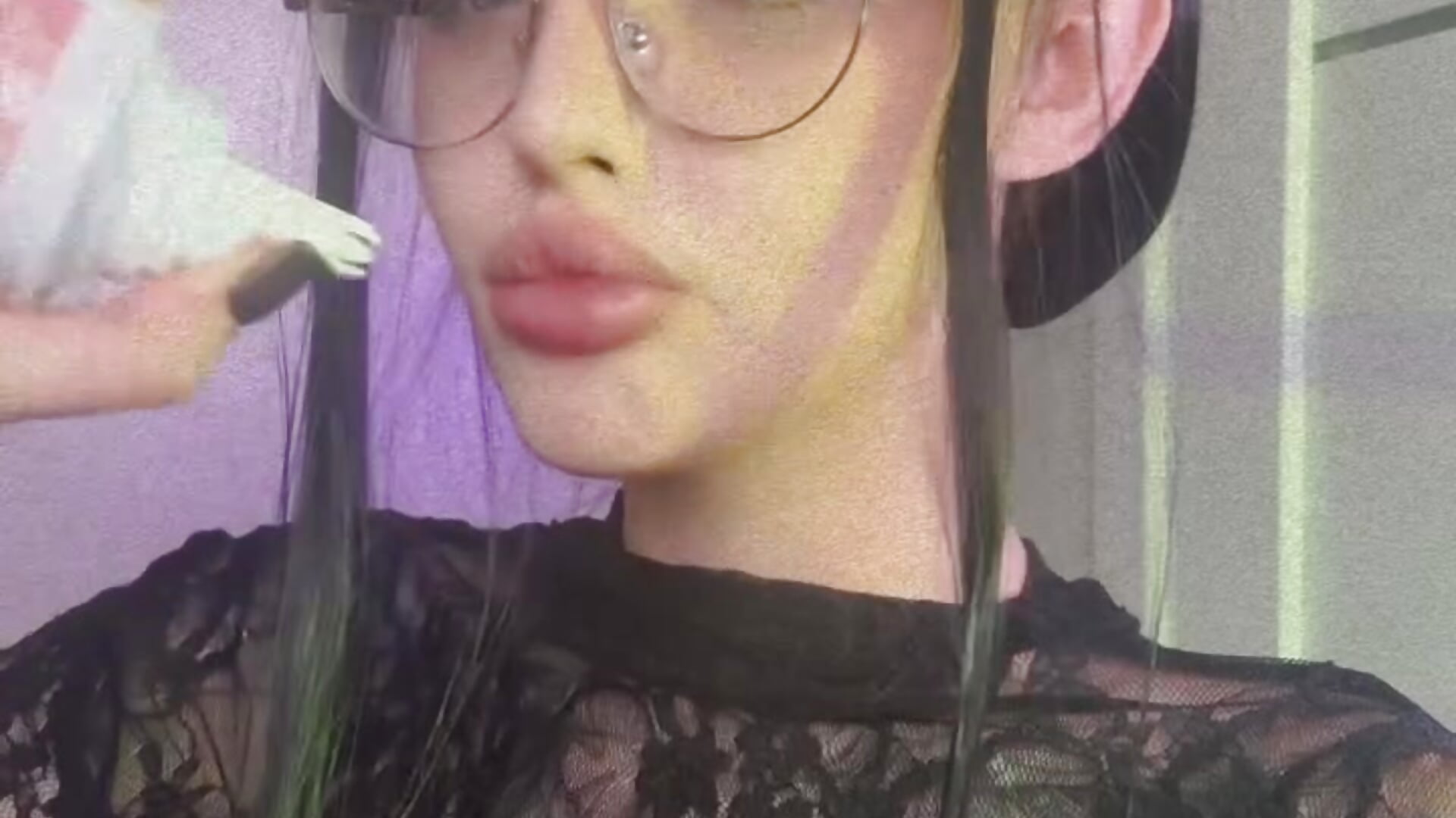 Who wants to smear this cream on my tits in pvt?🤫🍒 - vidéo du modèle de showcams AdeLuna