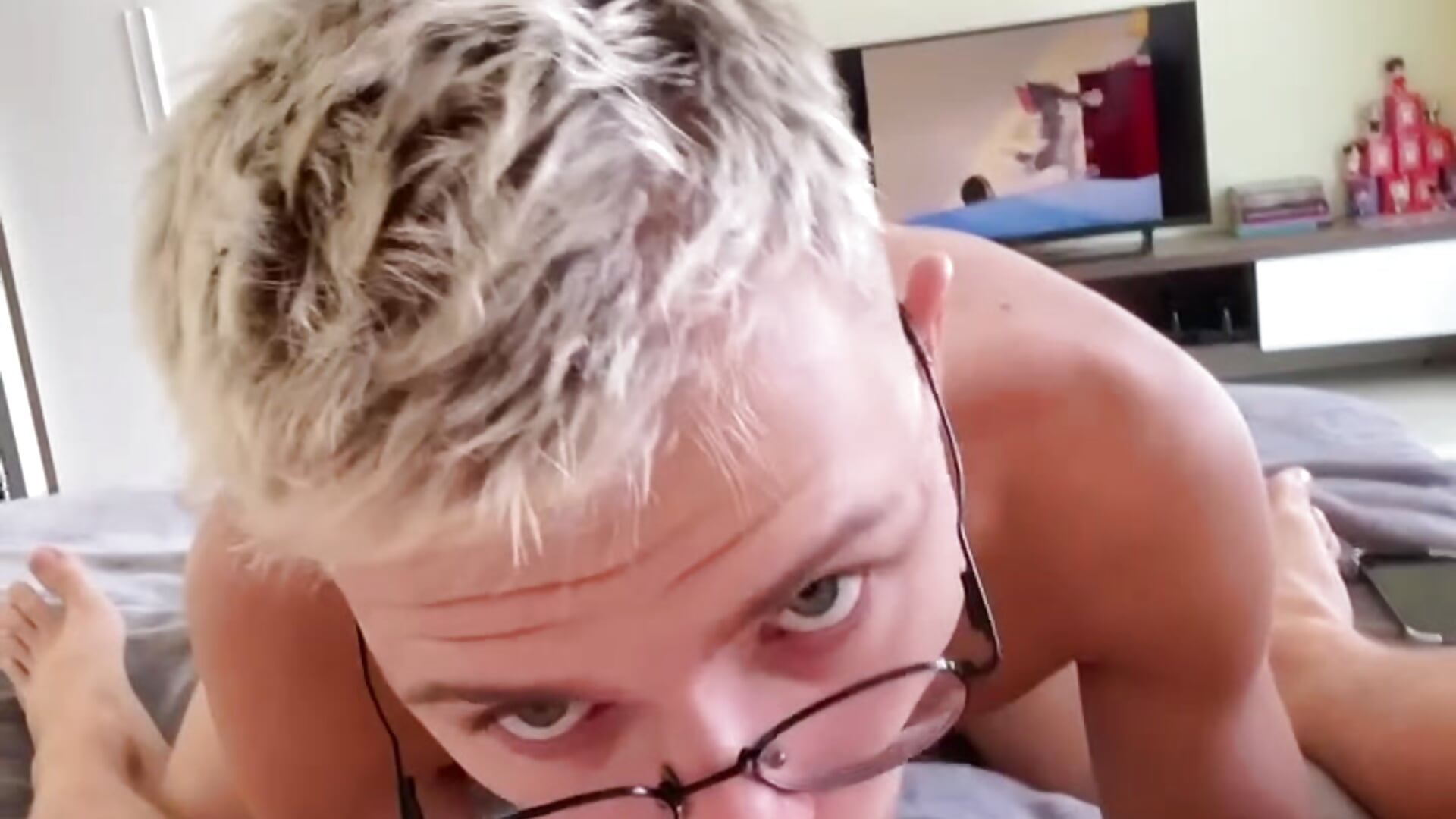 Niki sucks Kerry (pt. 1)