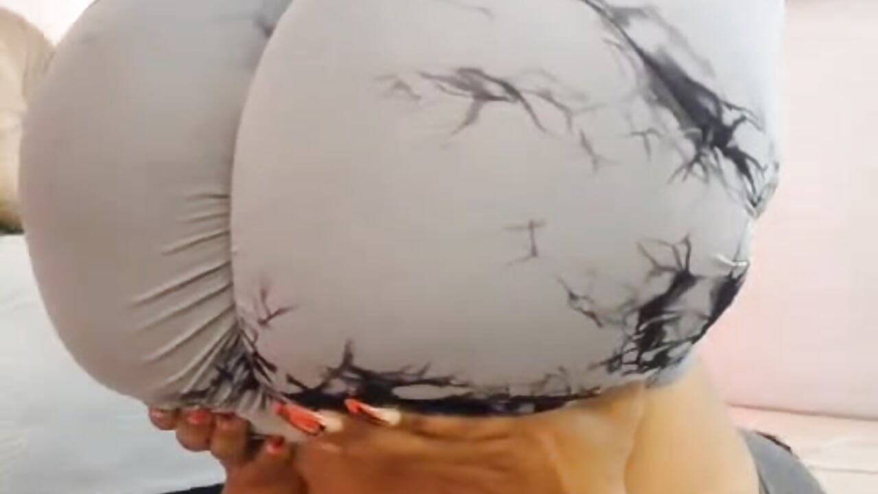 COME EXERCISE WITH ME 🤼‍♀️ - video oleh model kamera Ladyy_brownn