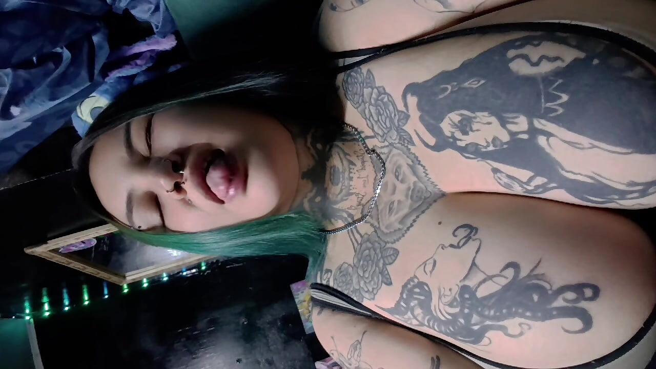 Hi ✿⁠ – видео вебкам-модели Lucy-BigTits