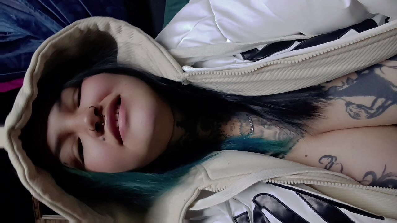 Lucy ♥ – видео вебкам-модели Lucy-BigTits