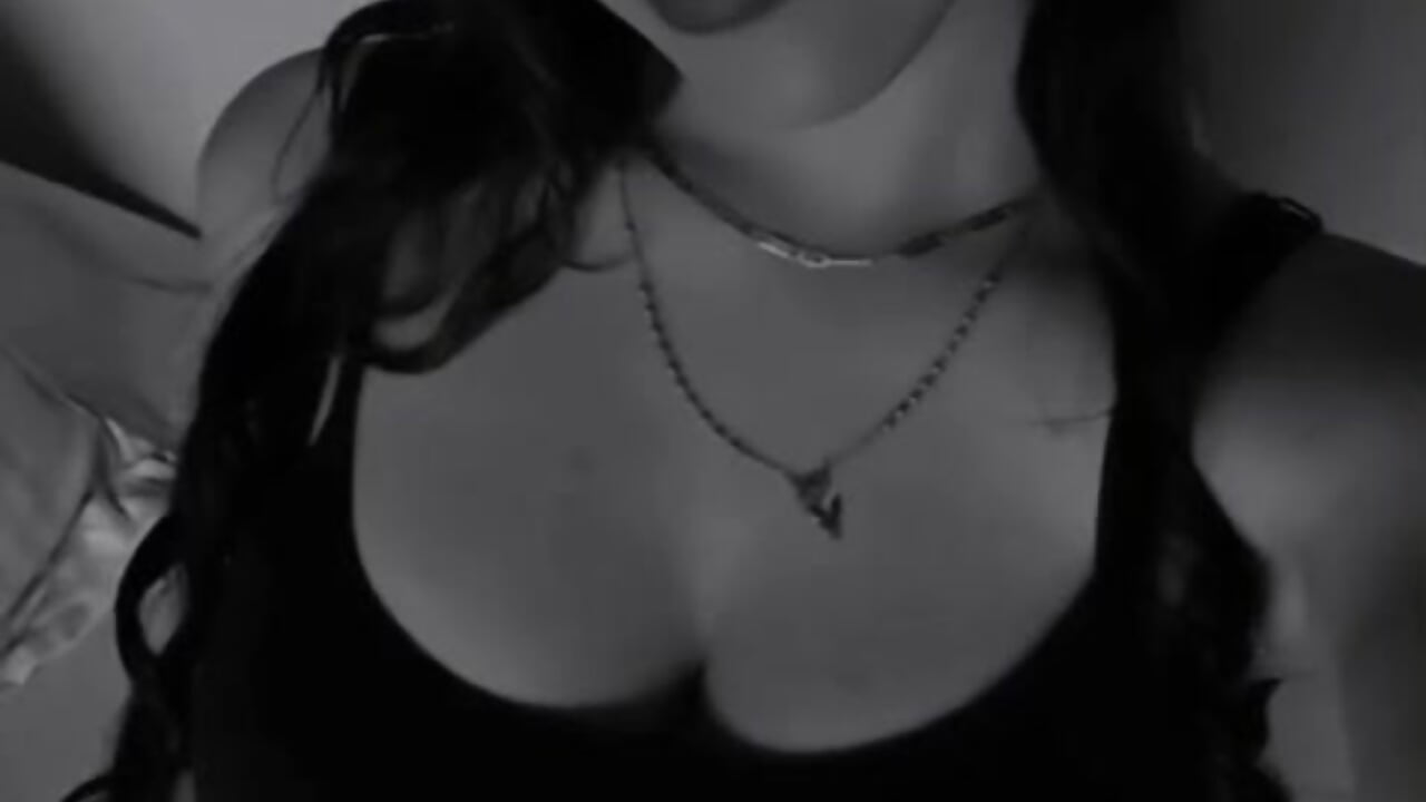 I'm a hot girl who needs some fun💦 - Video von shel_01 Cam-Model