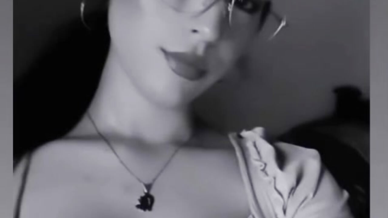 Look at me closely because I'm going to take off all my clothes💞 - Video von shel_01 Cam-Model