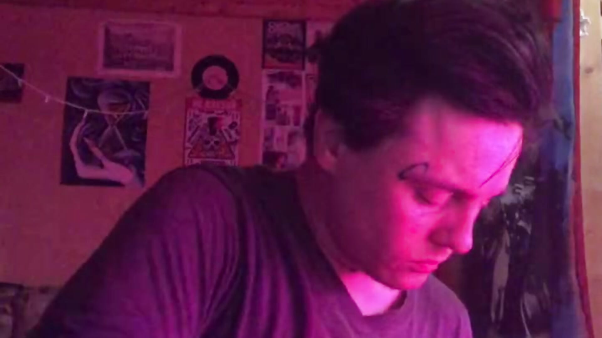 Vídeo  2090 de modelo de vídeos iloveCrocodiles – em alta