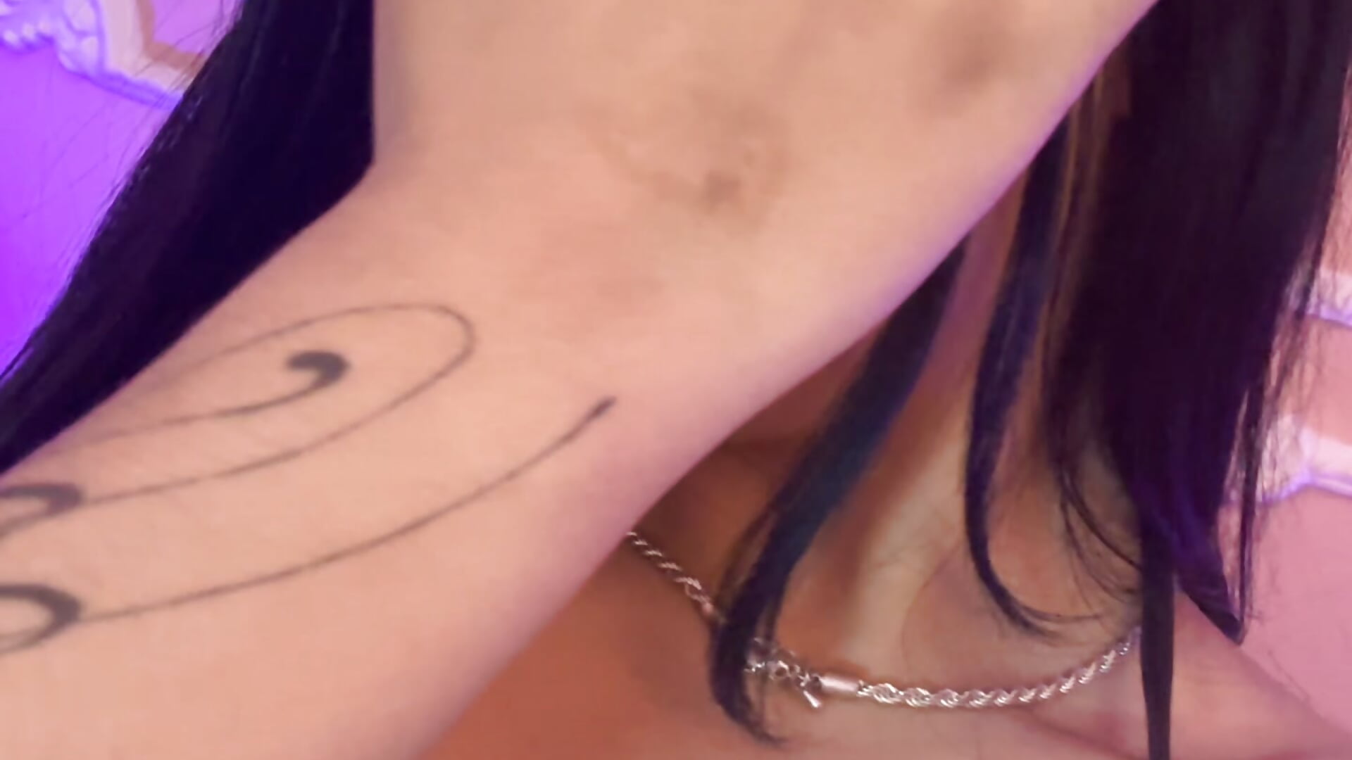 Tell me whose boobs are your favorite? - فيديو من LiaLovet موديل الكام