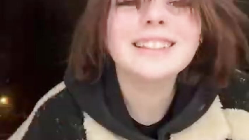 winter vibe on the street - vídeo de la modelo de cam AlishaPeach