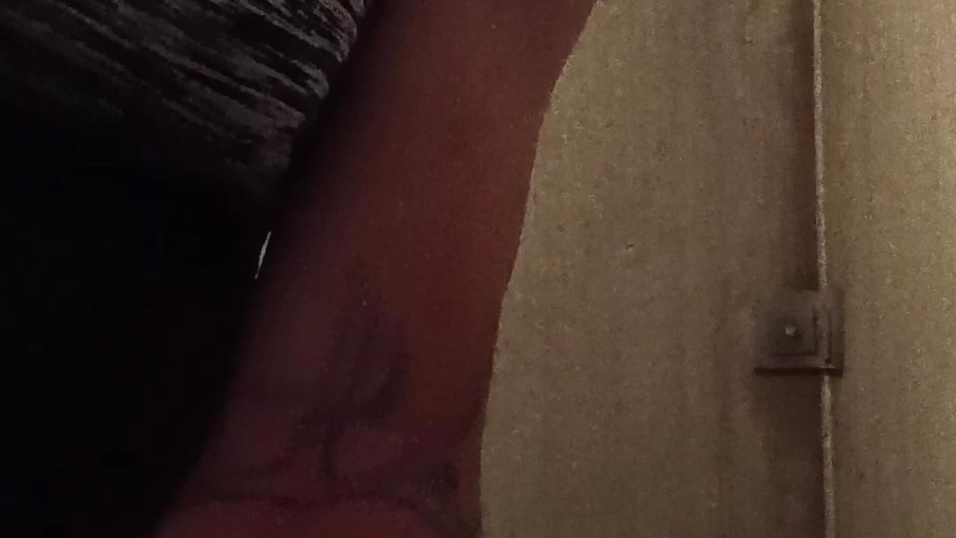 Fully dressed up in lingerie in a public park bathroom with the door unlocked, hoping someone would – video af JacqBlack68
