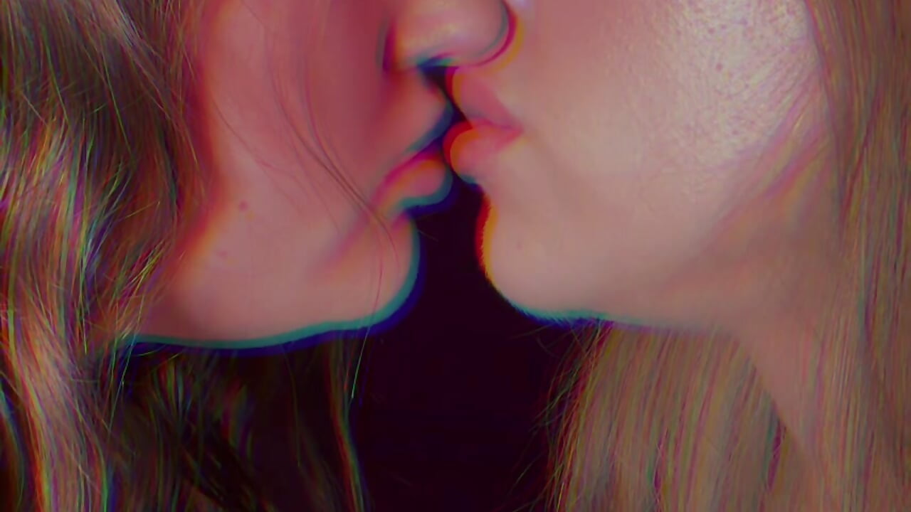 French Kiss (introvideo) - відео від вебкаммоделі LeilaFloraX