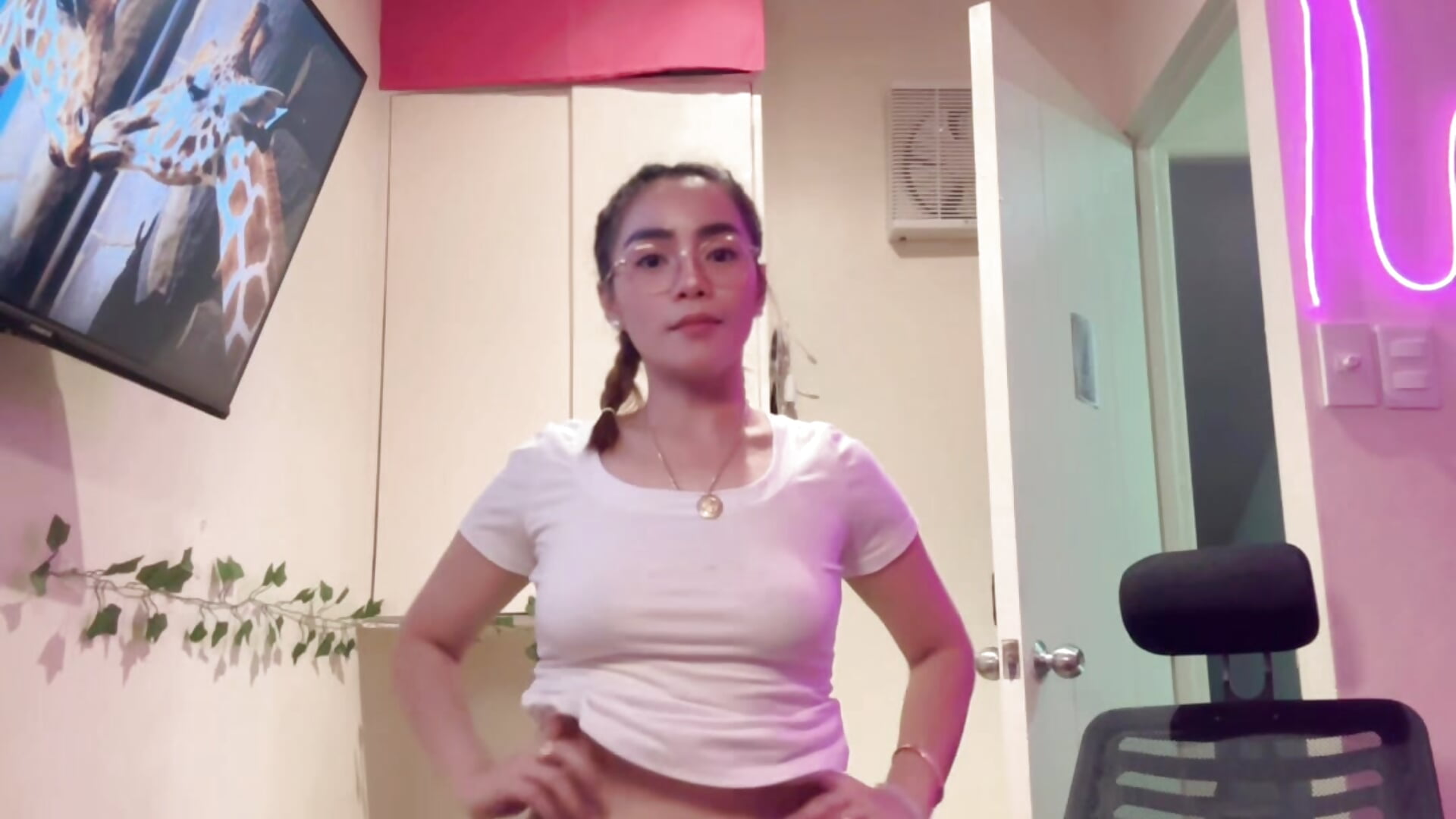 Pick me 💦 - video by sangkissed92 cam model