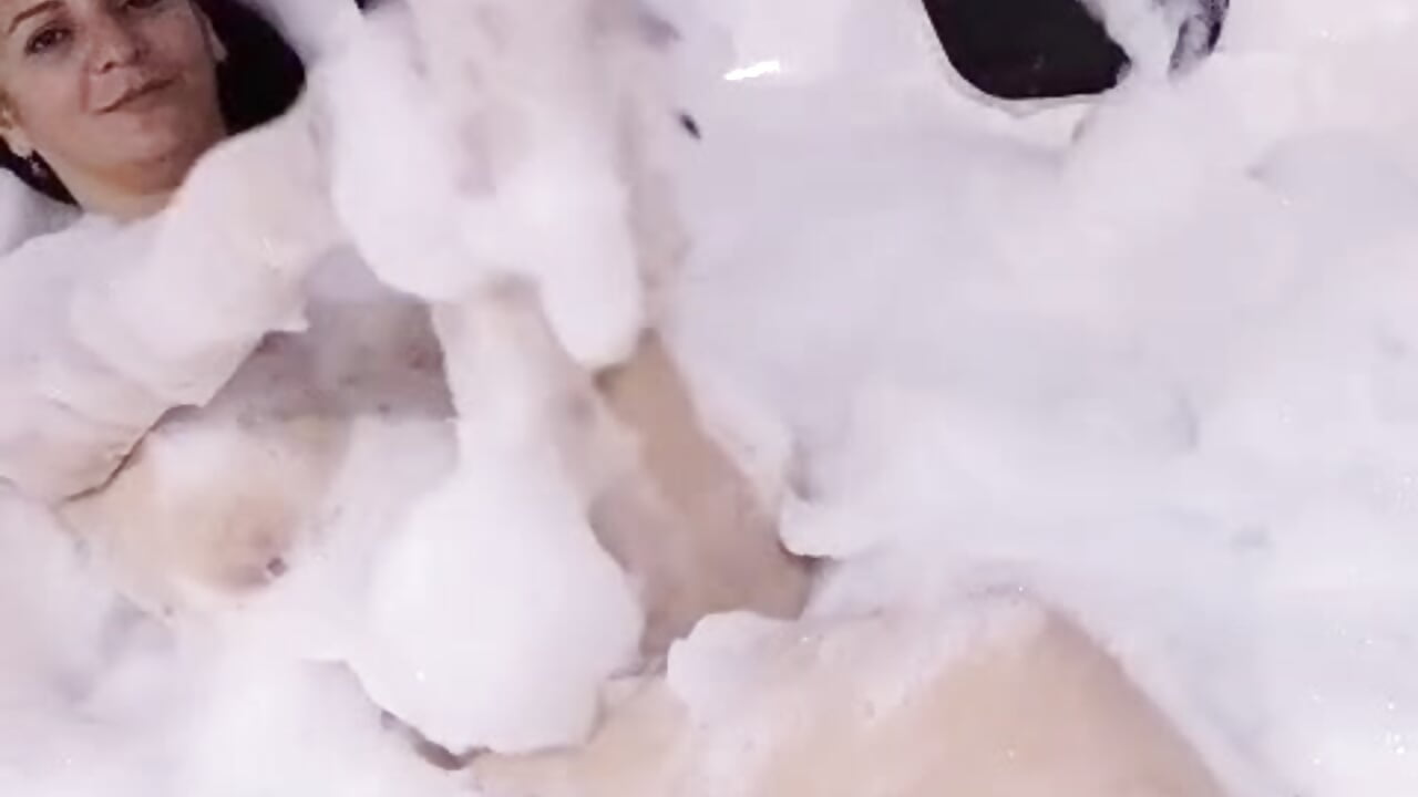 Sexy bathtub 🔥