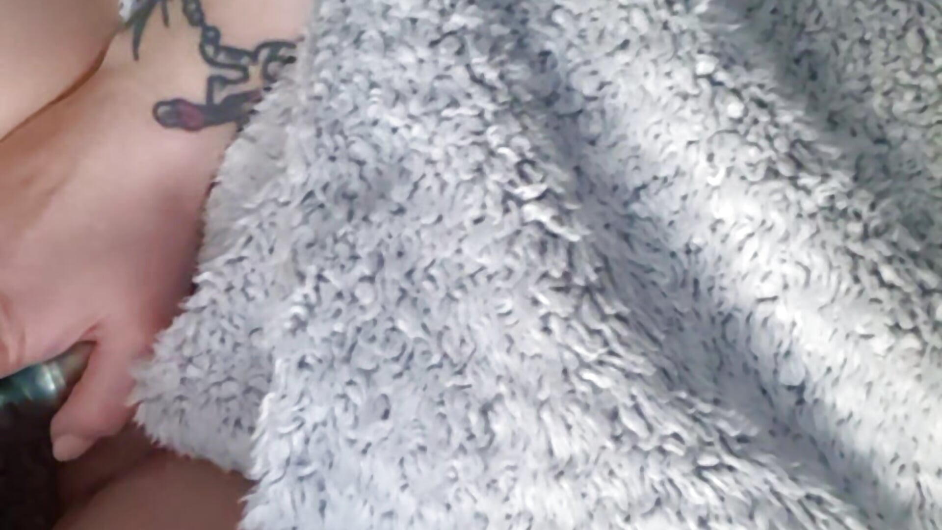 Vibratory play – video od webkamerové modelky Majestic-Maya