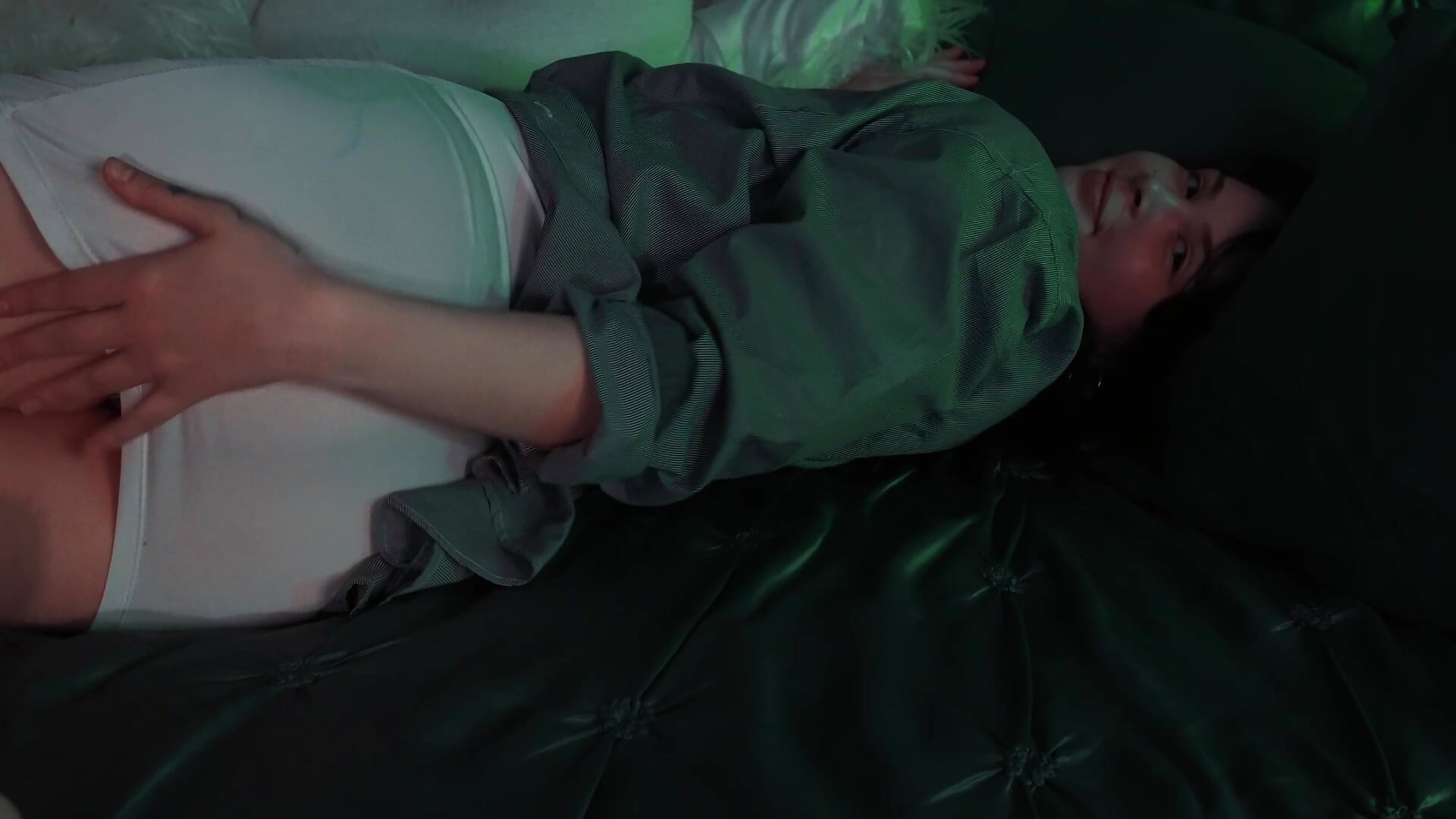 Lie down - video di Maykinkya modella di cam