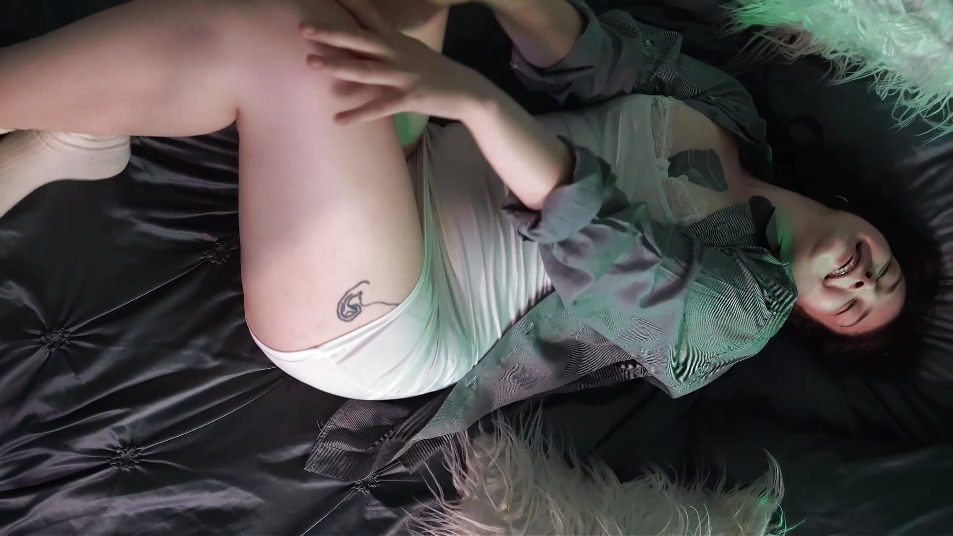 Do you want to come to my bed? - video di Maykinkya modella di cam
