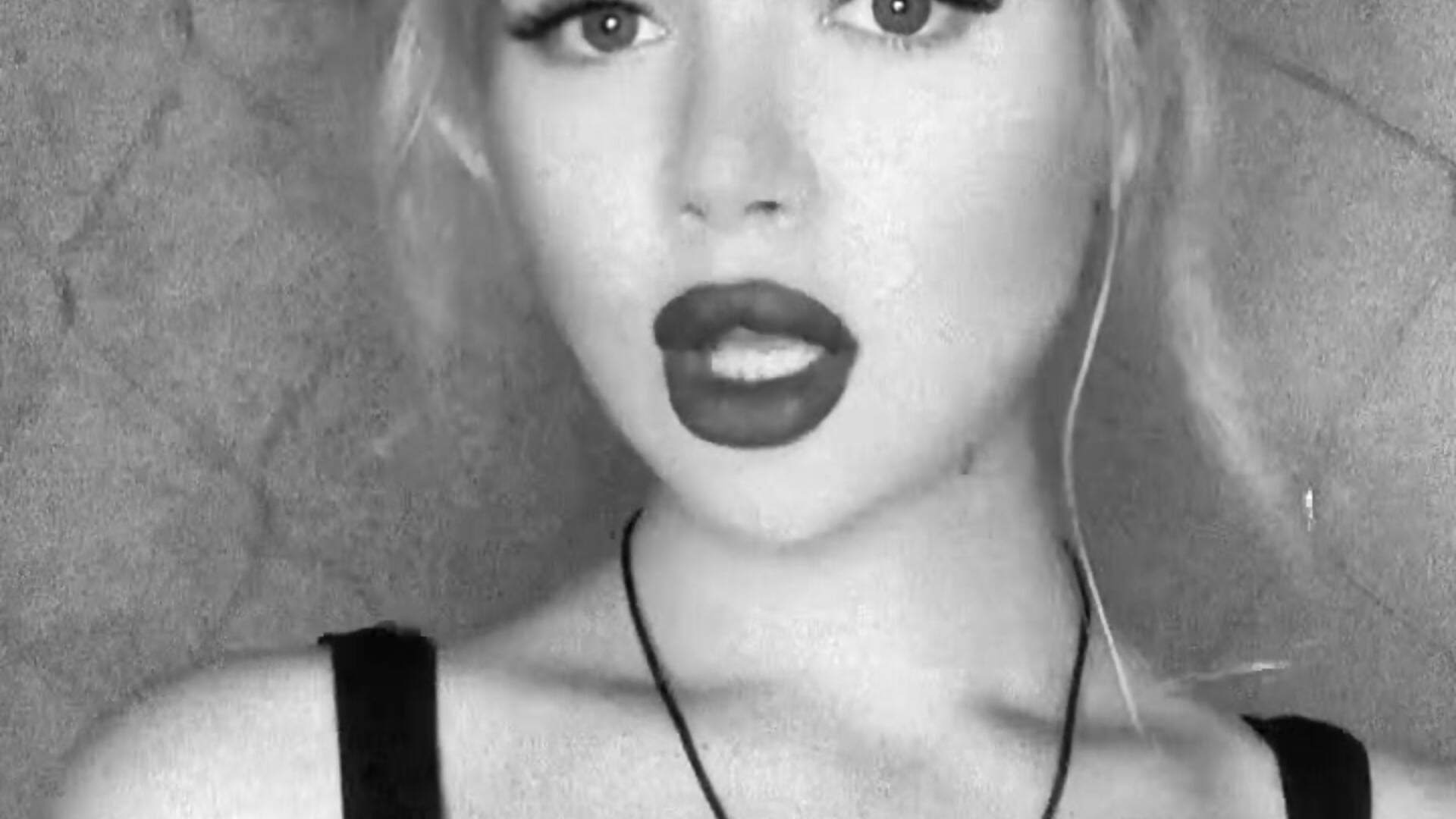 like - AntonettaRiel 캠 모델의 동영상