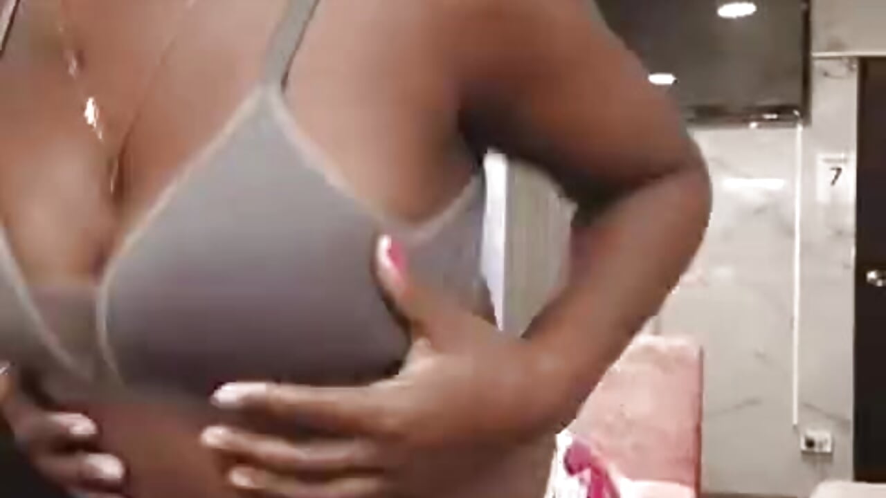 shake ass🍑 - Video von leyla_brown1 Cam-Model