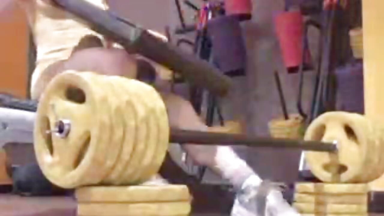 Gym time and a lot of heat in my body.🥵－カメラキャストのLuna_tagliaferriの動画