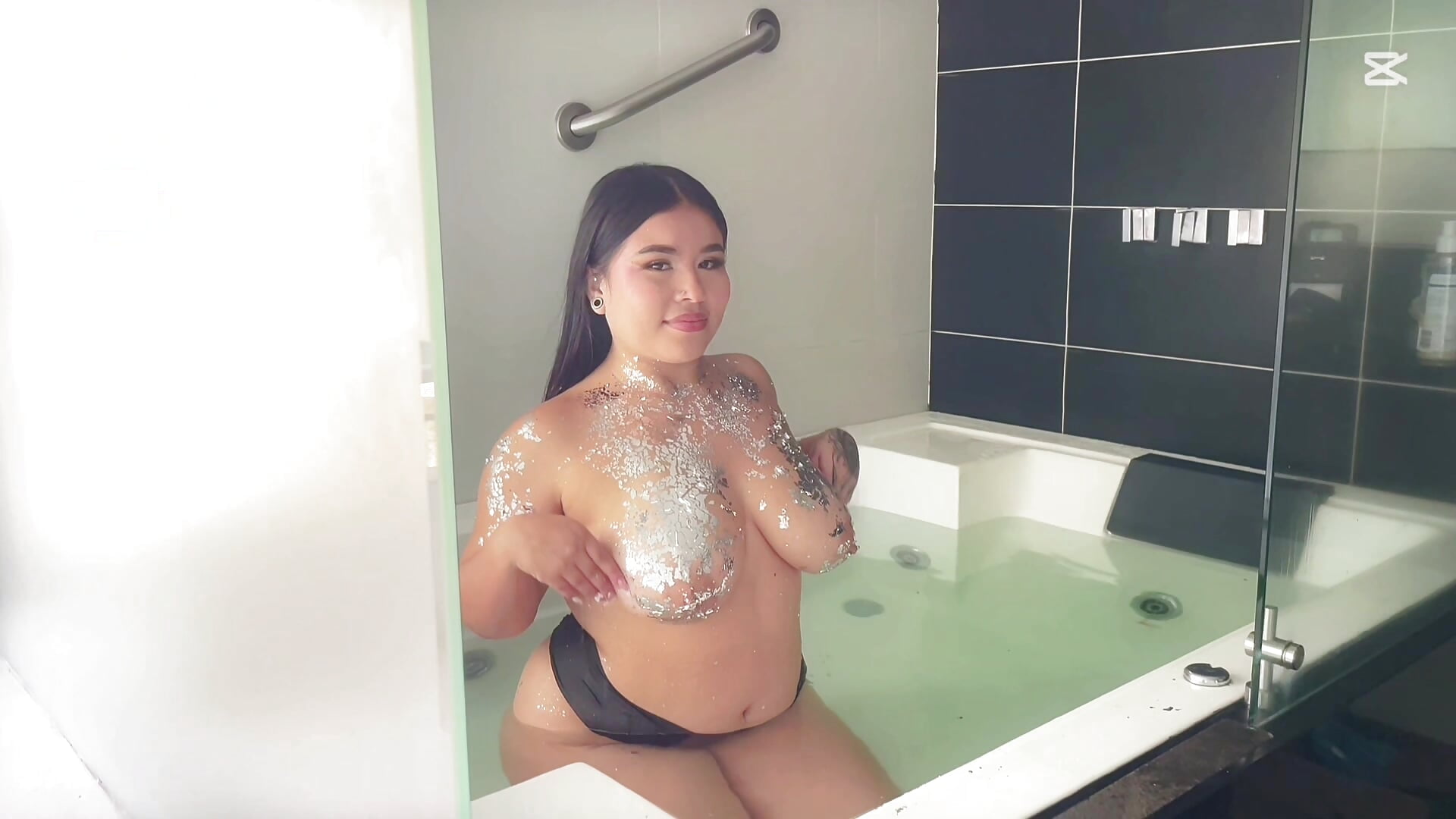🛁🔥 A bathtub, hot water, and me… dare to imagine what happened next? 😏💦 - video by LunnaMoretti cam model