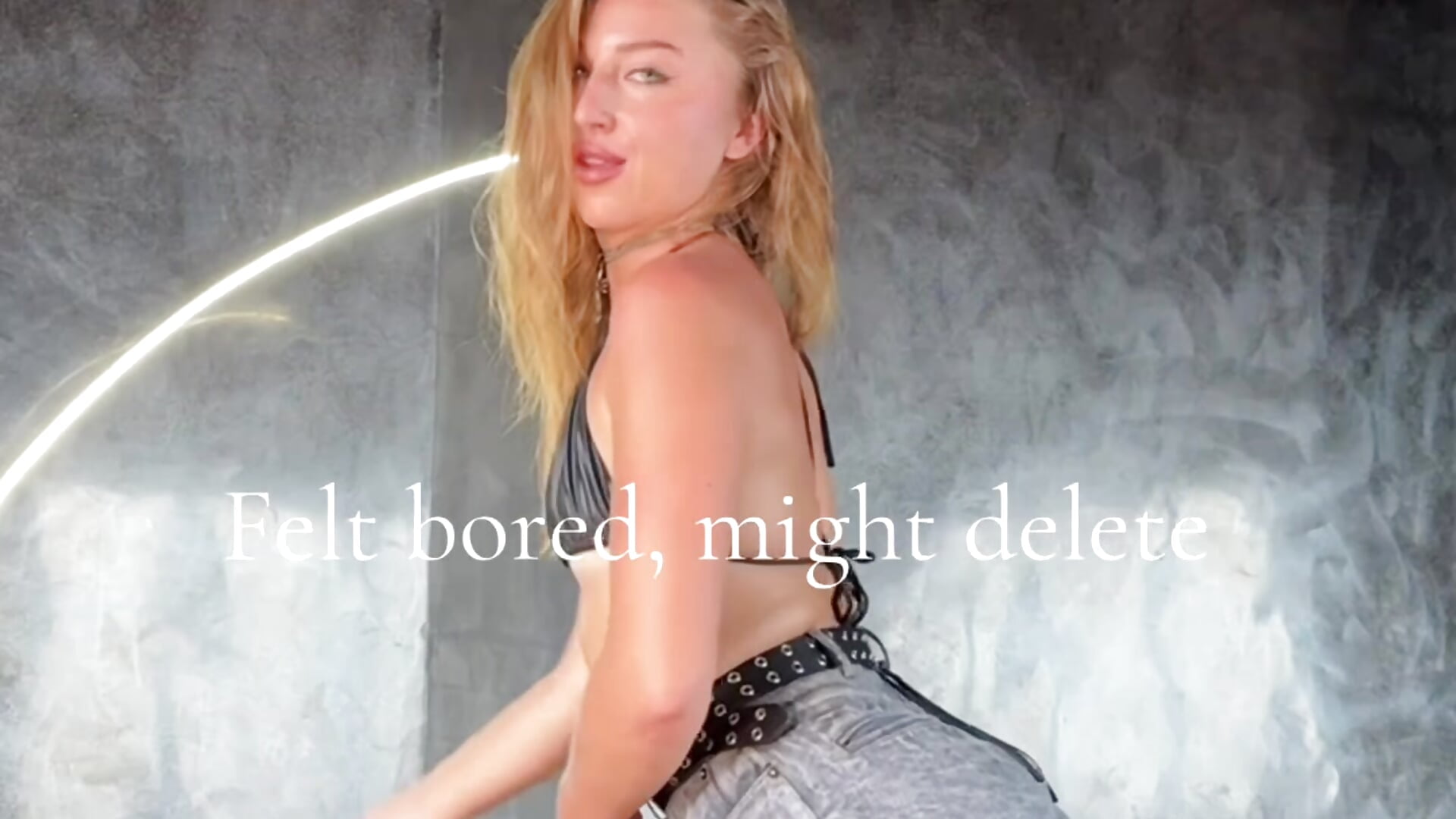 What you will choice pants or shorts? – video od webkamerové modelky ViviNoir