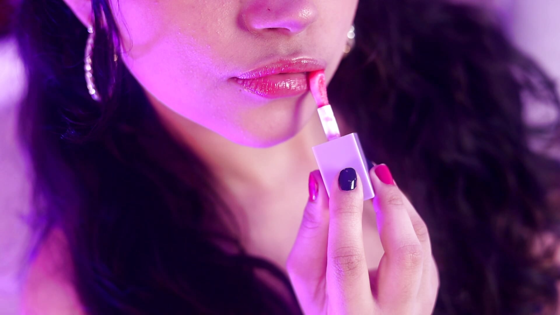 Kiss me (づ｡◕‿‿◕｡)づ - βίντεο μοντέλου AmberPatherson