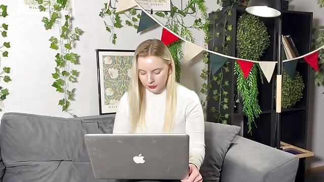 hi? - video by AnikaSeelig cam model