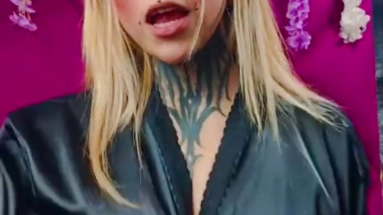 WhatsApp Video 2026-01-31 at 10,31,40 PM – video modela na kameri Dakota_Angell_