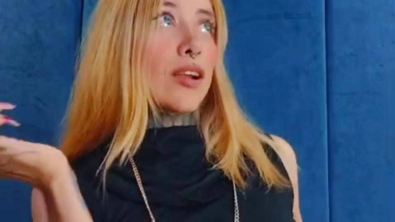 WhatsApp Video 2026-02-08 at 3,08,18 AM (3) – video modela na kameri Dakota_Angell_