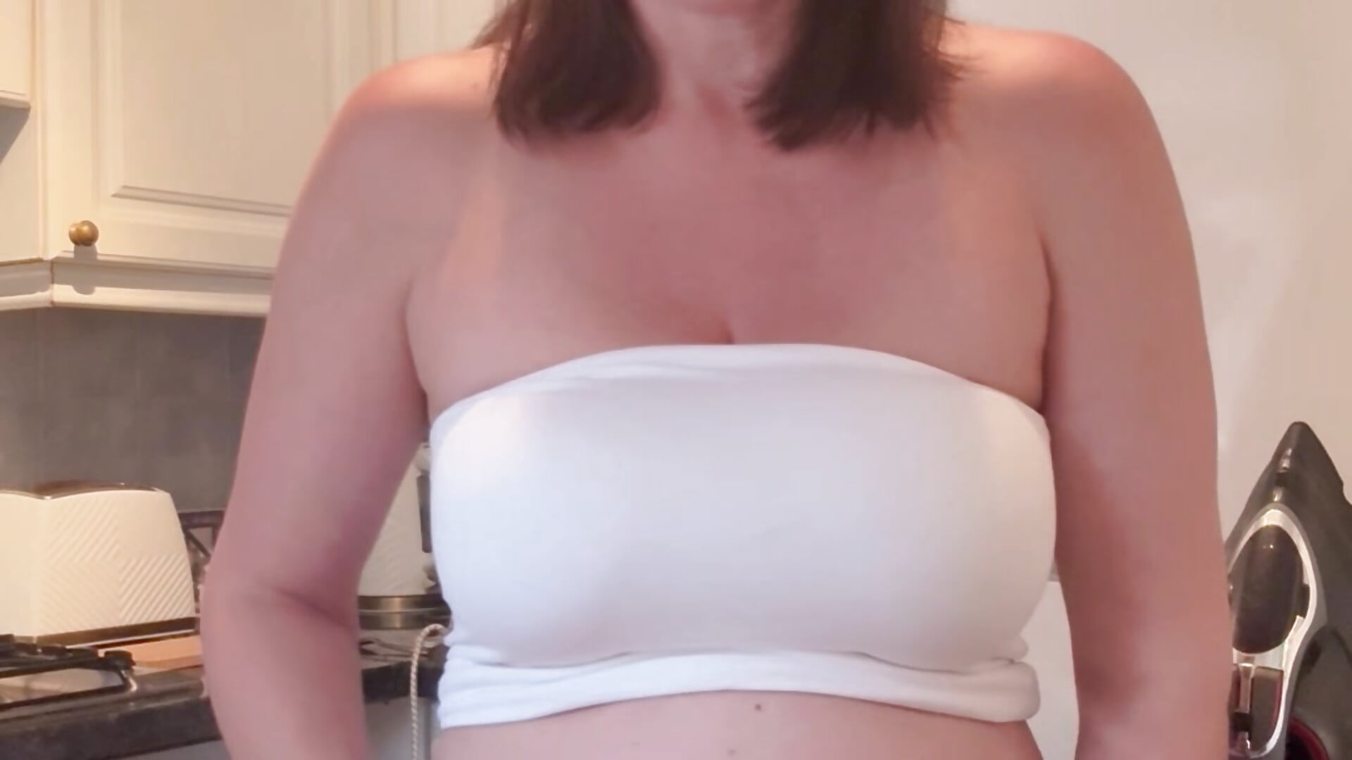 PREGNANT SLUT FUCKS THE NEIGHBOUR - 10 mins long nude fingering whore