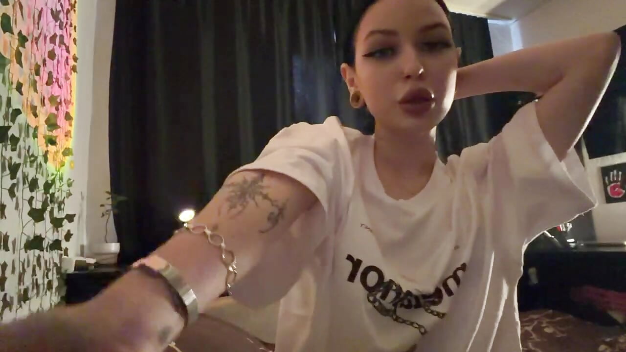 Tattoo tour - วิดีโอโดย TheIvyVibe โมเดลแคม