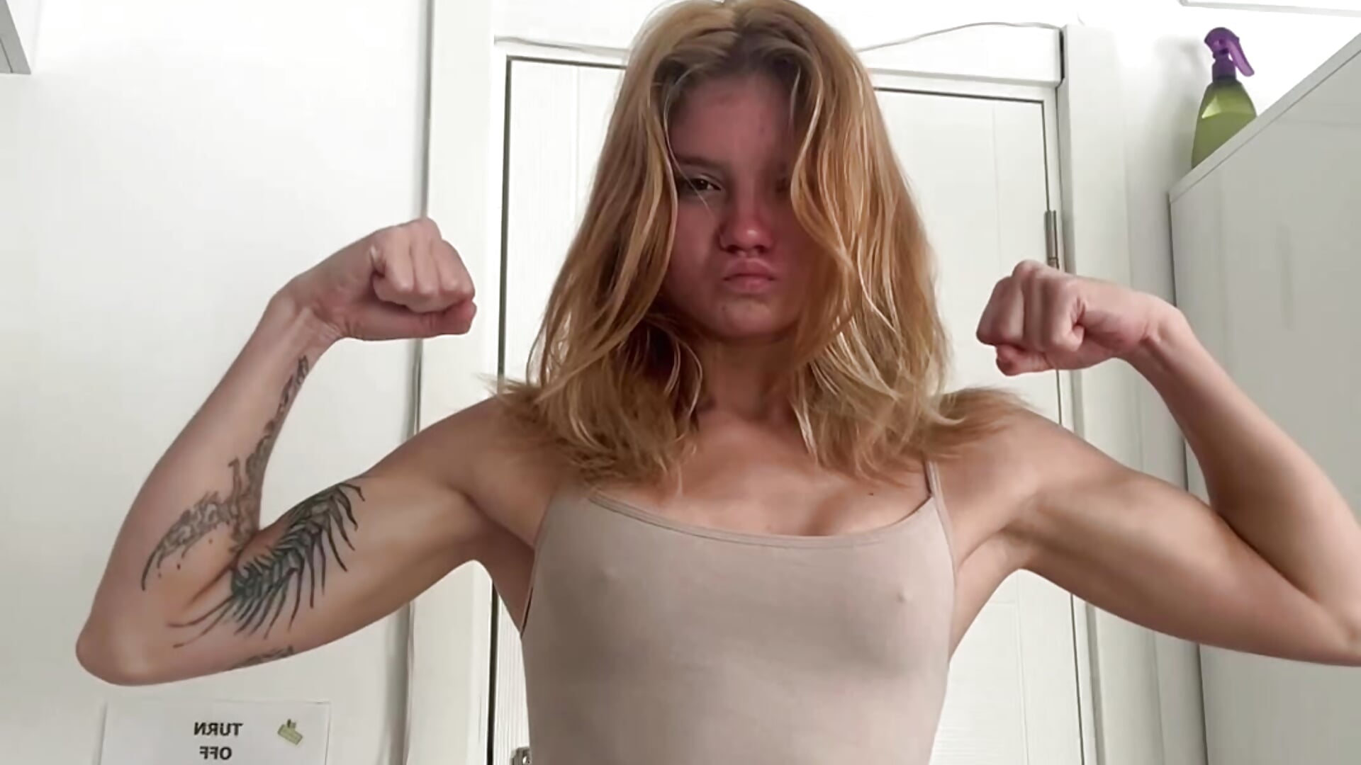 IMG_7758– Tiffany_Muse kameramodell videója