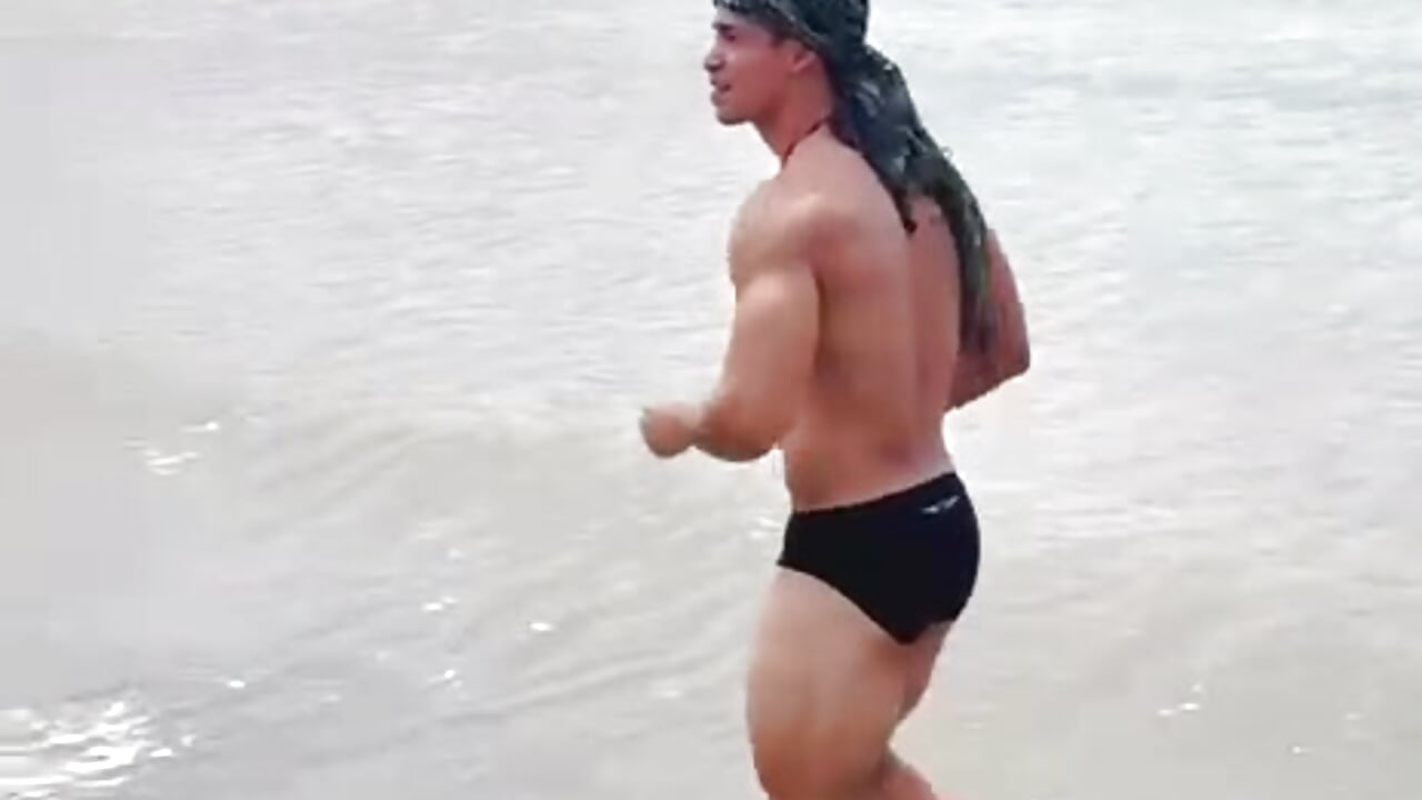 Man on the beach for you. - video od modelky/modela CRISTHIAN_WOLF1