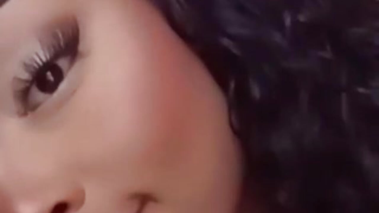 *** – video modela na kameri swetlinddsay1