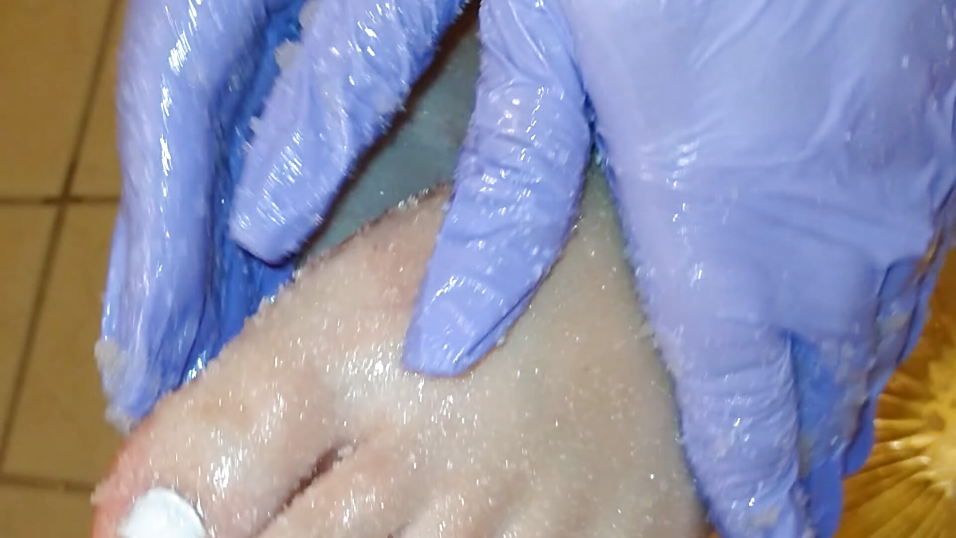 ASMR - Sugar scrub on feet with latex gloves - video by Ariesbabe16 cam model