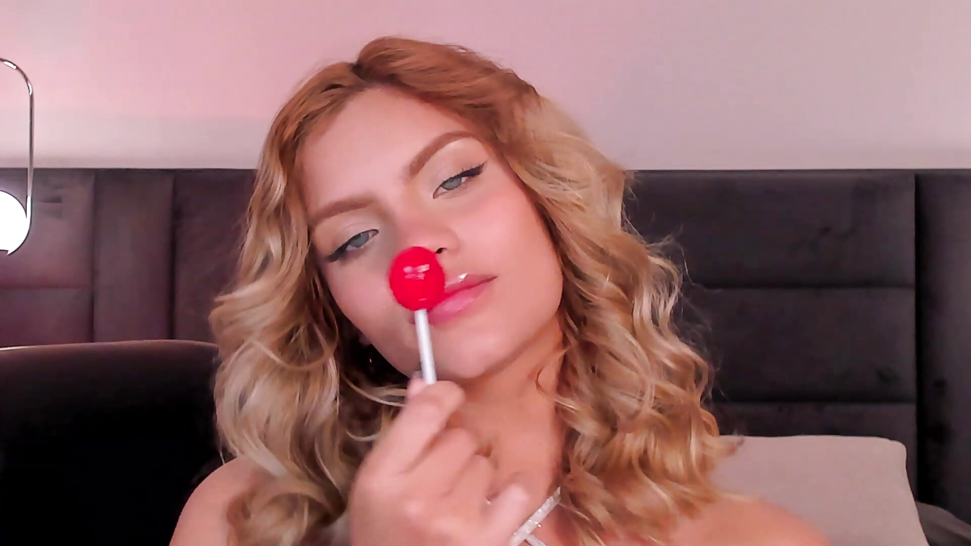 Candy for me - clip cu KyomiVelvet model videochat