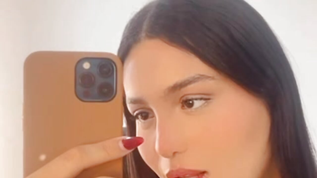 Kisses love ❤ – видео вебкам-модели ValeryCooper18