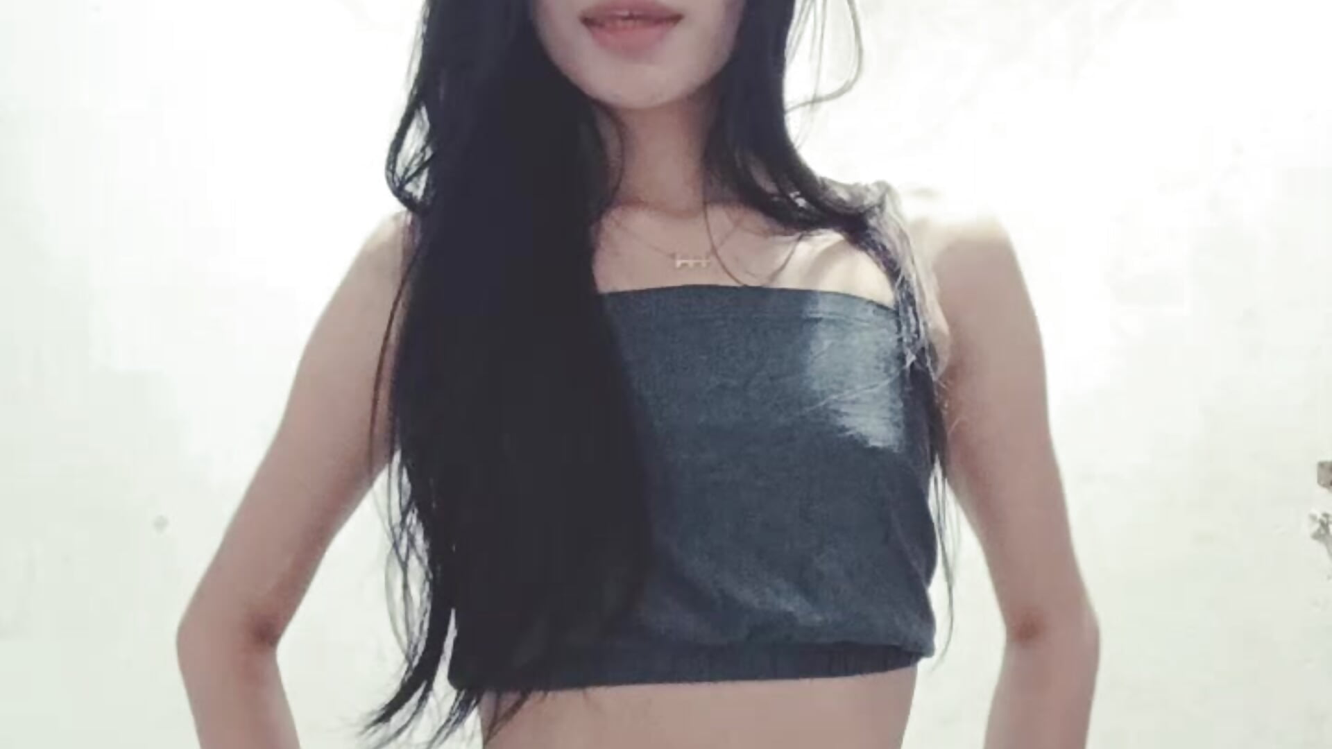 Vídeo em tendência de modelo na câmara TransHotAndSlim 183