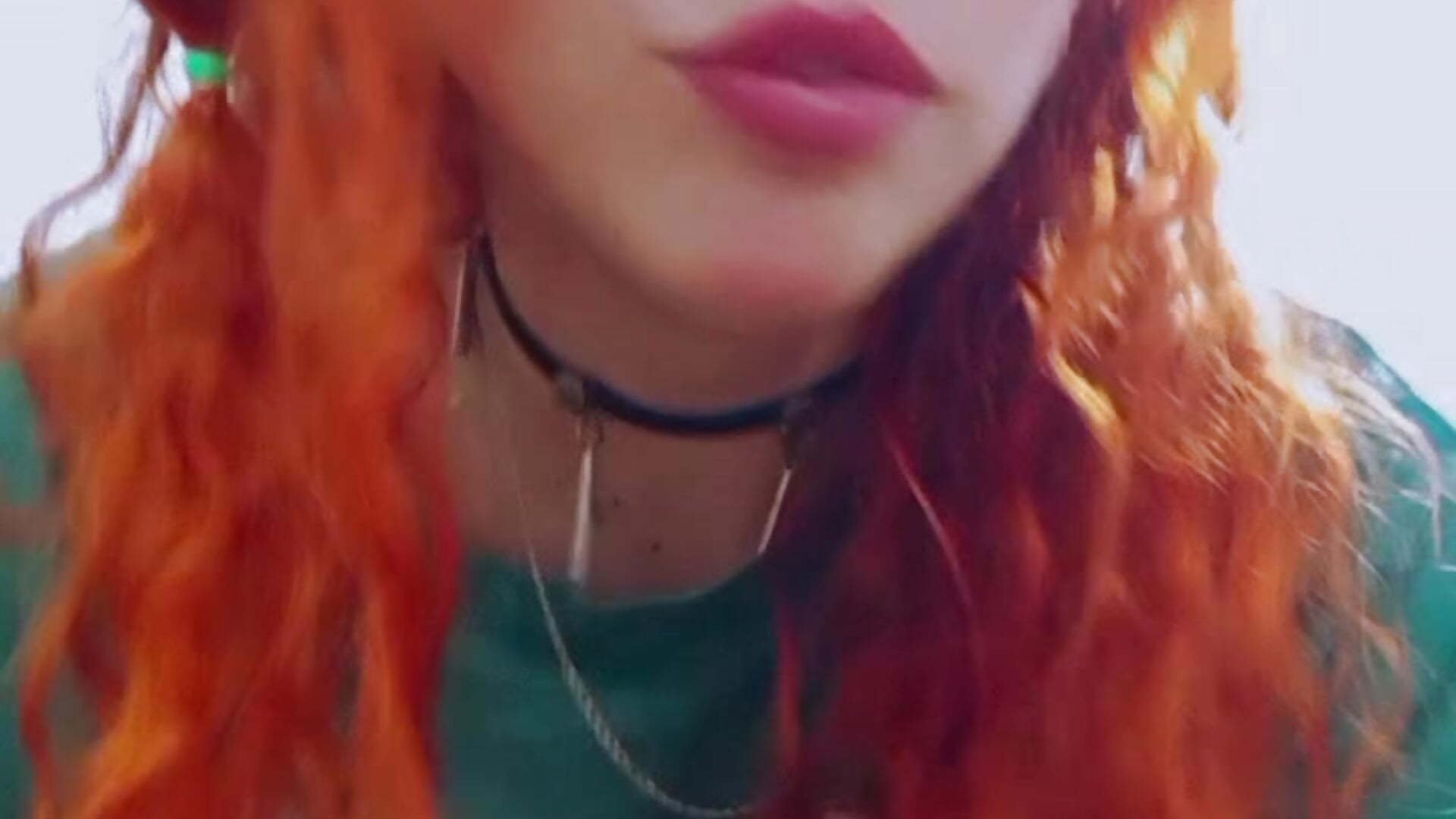 A cute outfit check before dancing – video modela na kameri mere_in_redd