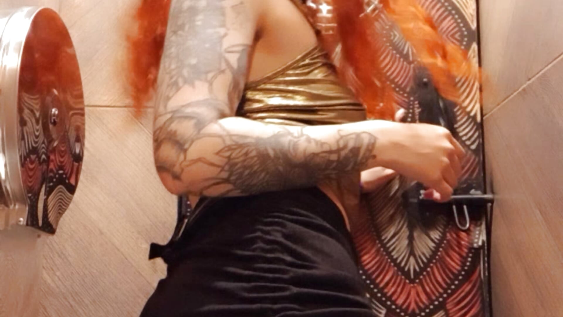 Premium part of exhibitionist play on the club - Vídeo de mere_in_redd, modelo de vídeos