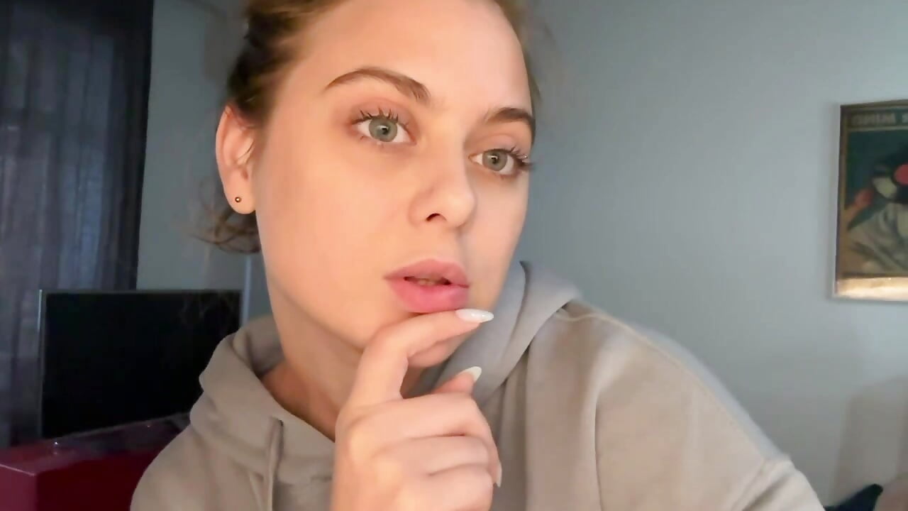 What is this? - vidéo du modèle de showcams Alice_Wanderr