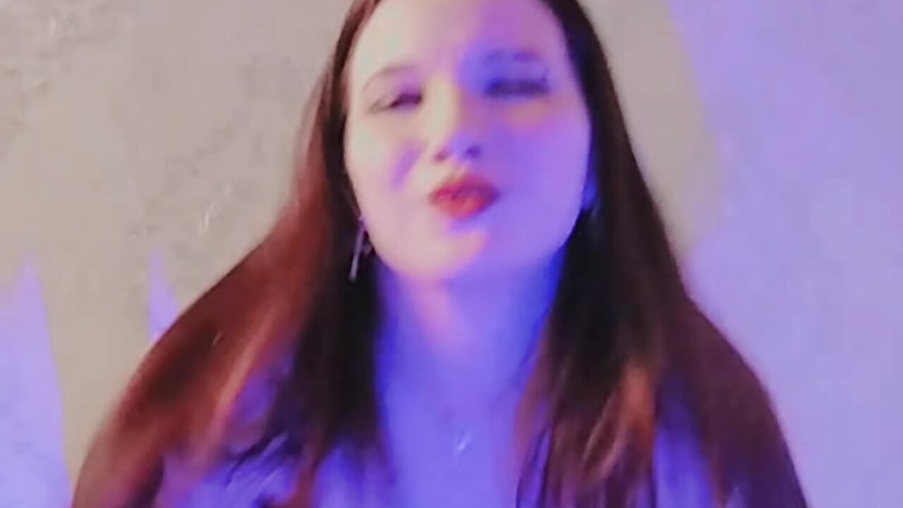 Full View - clip cu AuroraKane model videochat