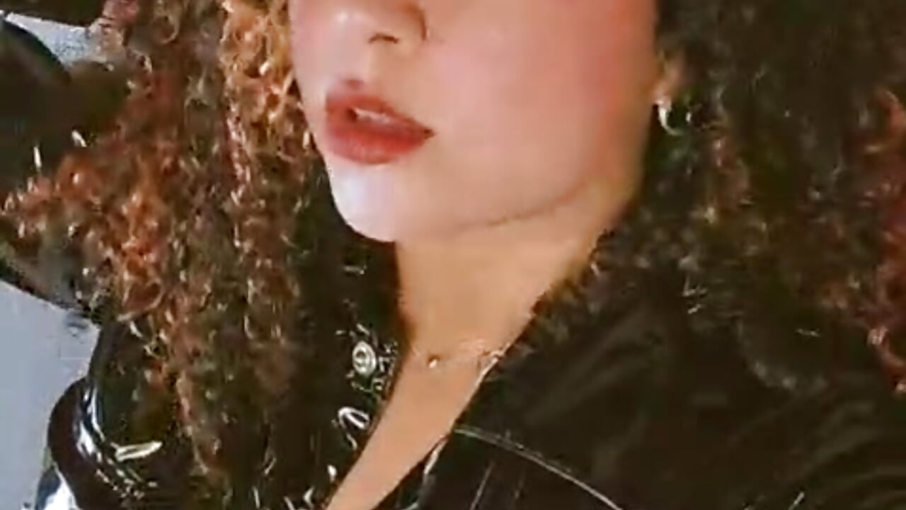 a sexy latex friday 😈🤭– kenia_thompsom01 kameramodell videója