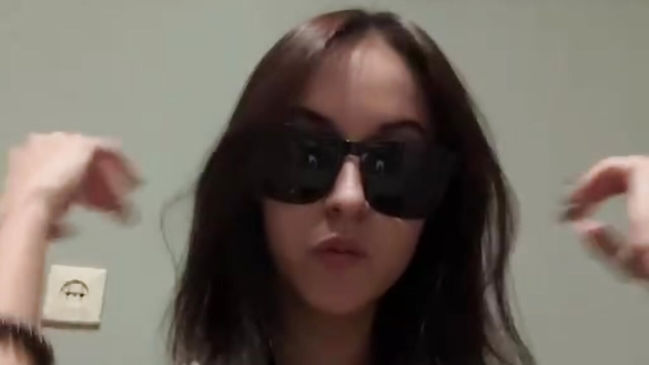 Whispers in Black - vidéo du modèle de showcams MarcelinaMei