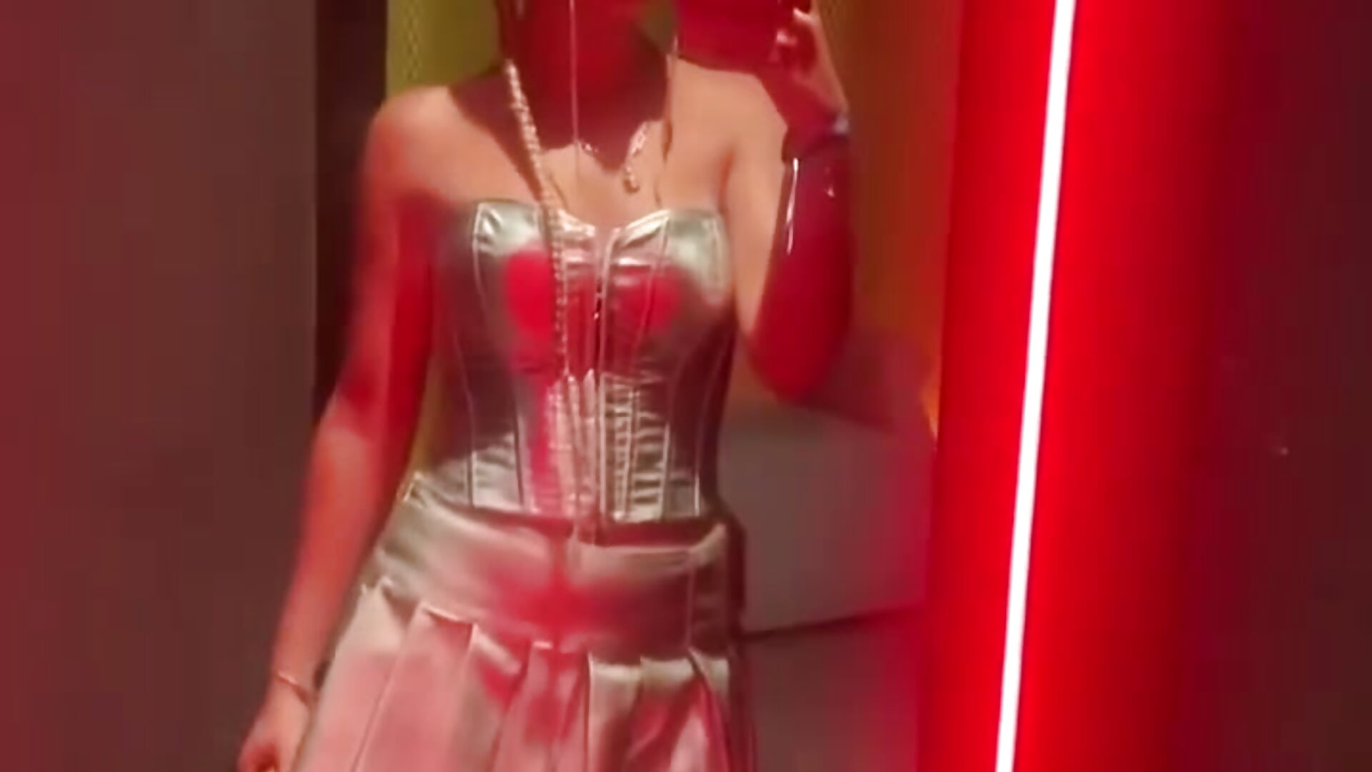 7543126378343724400 – video modela na kameri __ESTELLE__