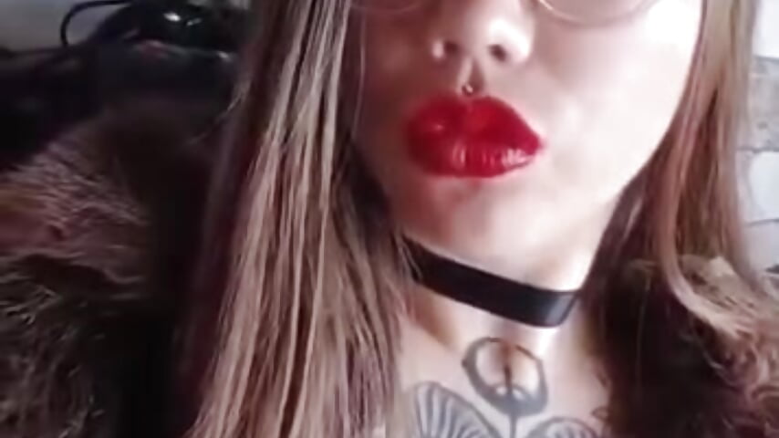 lips - video by Lissiblom cam model