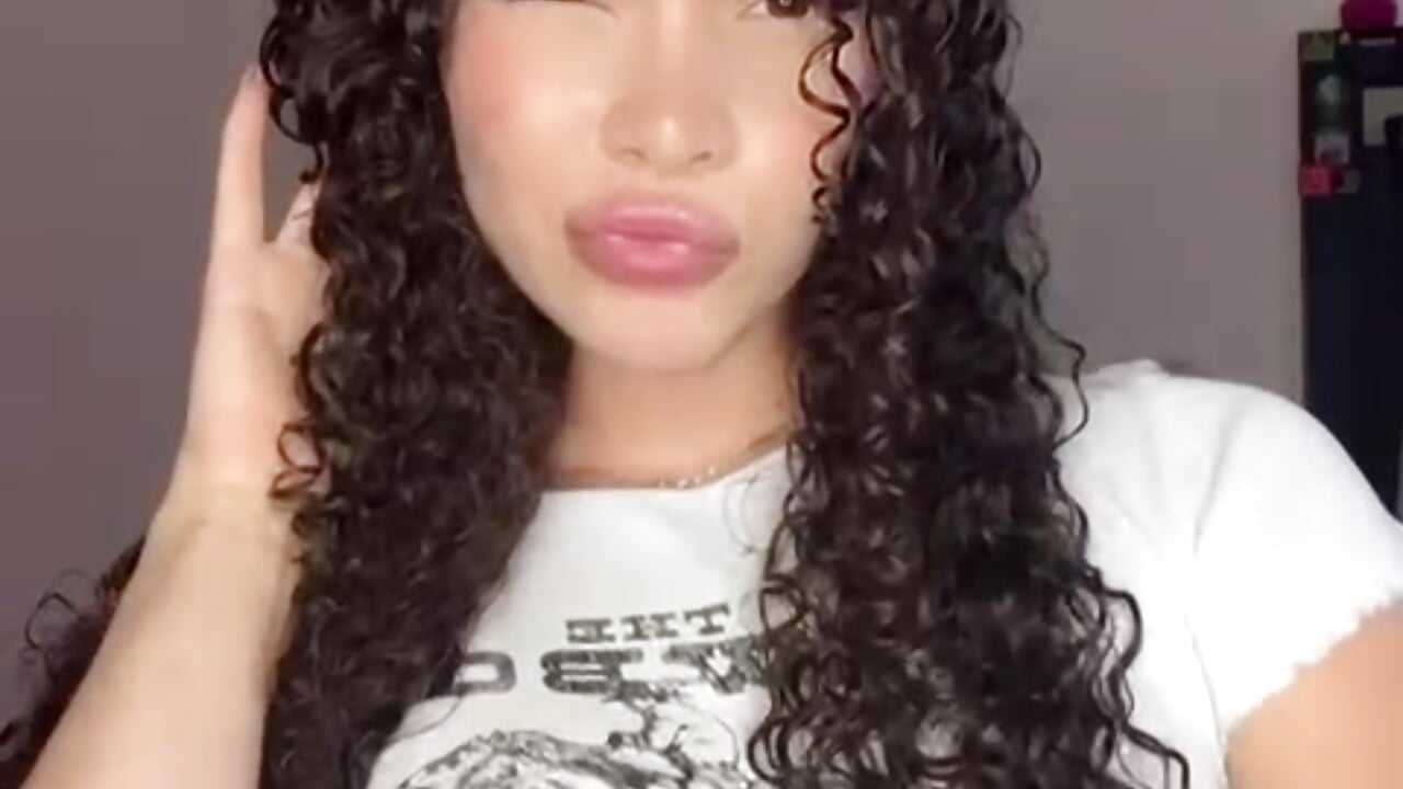 Sexy curly - วิดีโอโดย valeriesaint โมเดลแคม