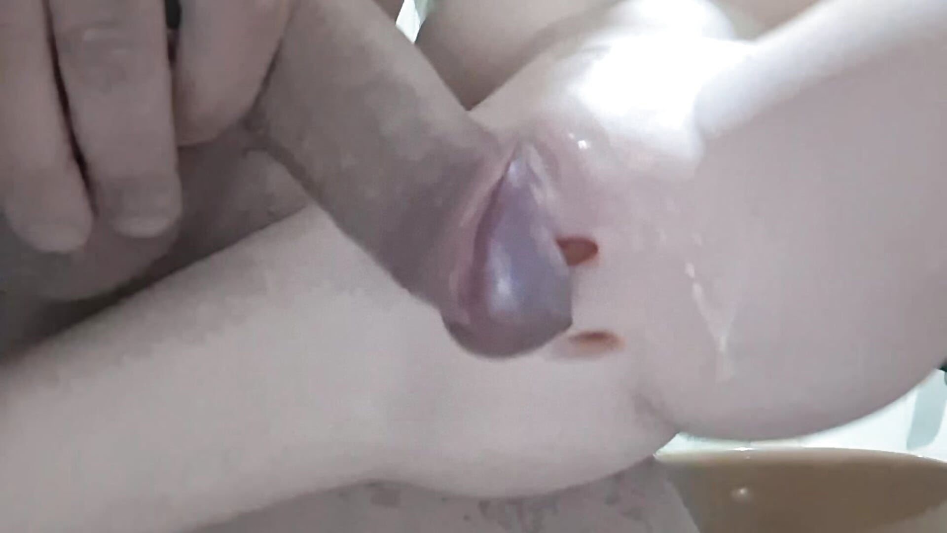 Fundindo a boneca sexual Thalita no banheiro escondido da esposa - βίντεο μοντέλου COROADOTADOCASADO