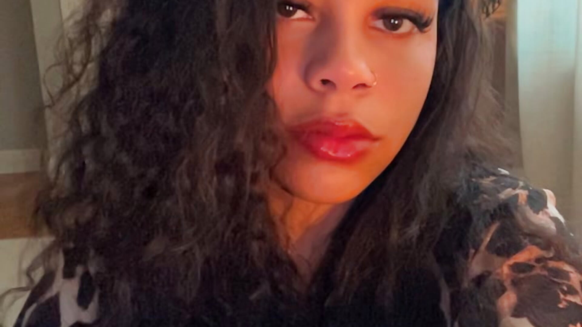 Hey you 💋 — filmik Petite_Baddie, modela(-lki) na kamerkach