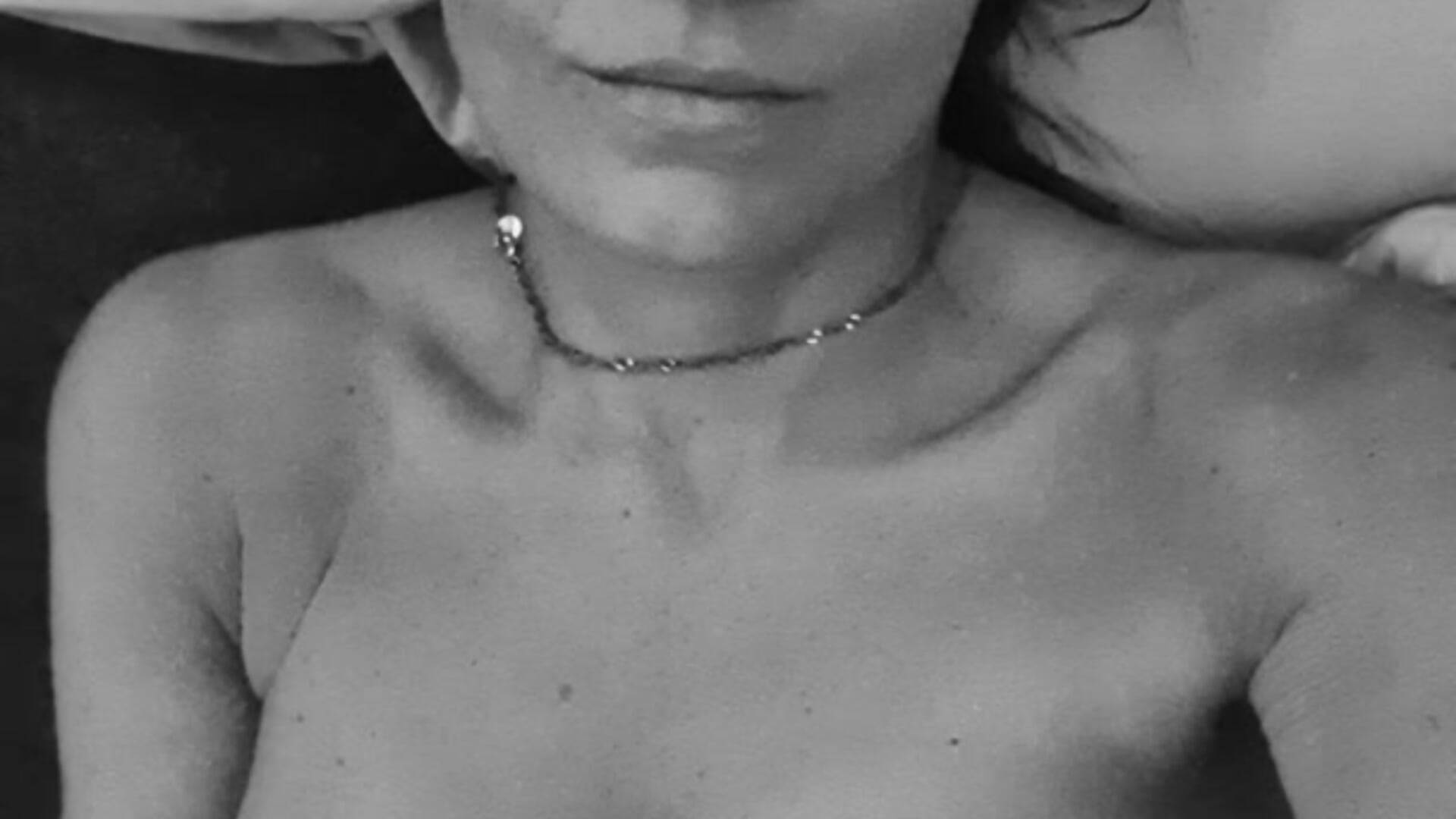 Sneak Peek - วิดีโอโดย Bella_Velour โมเดลแคม