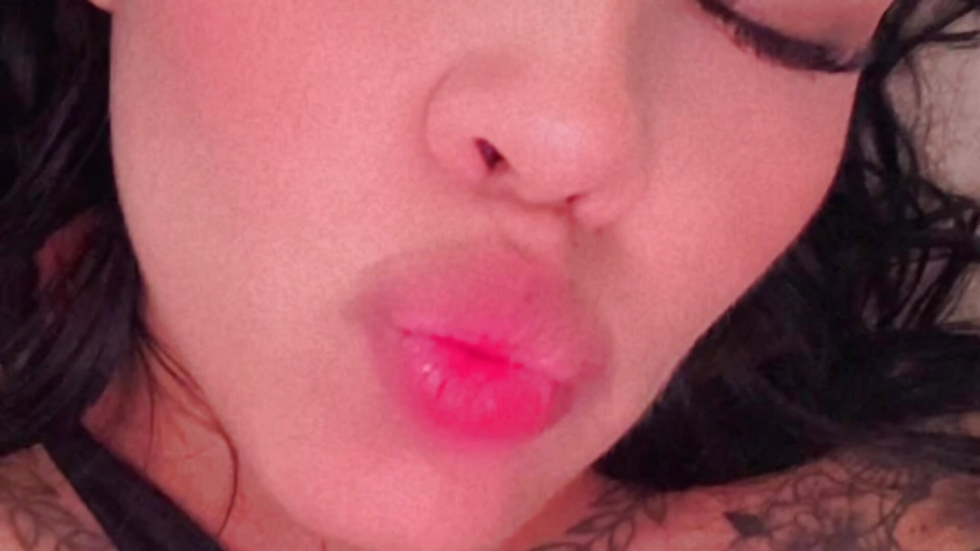 Kisses - sofiariz主播的视频