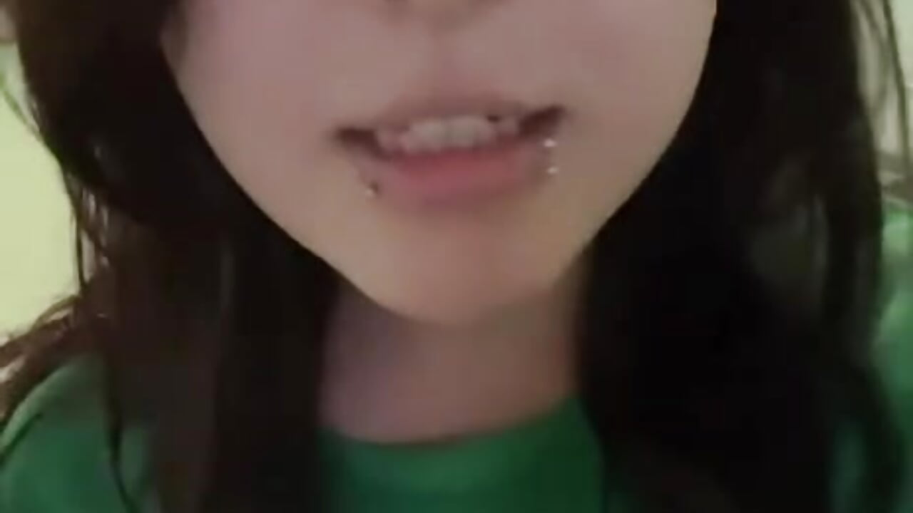 IMG_6831 - vidéo du modèle de showcams SheriBells